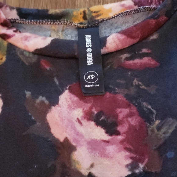 Agnes and Dora Modest XS Tunic - Picture 3 of 3